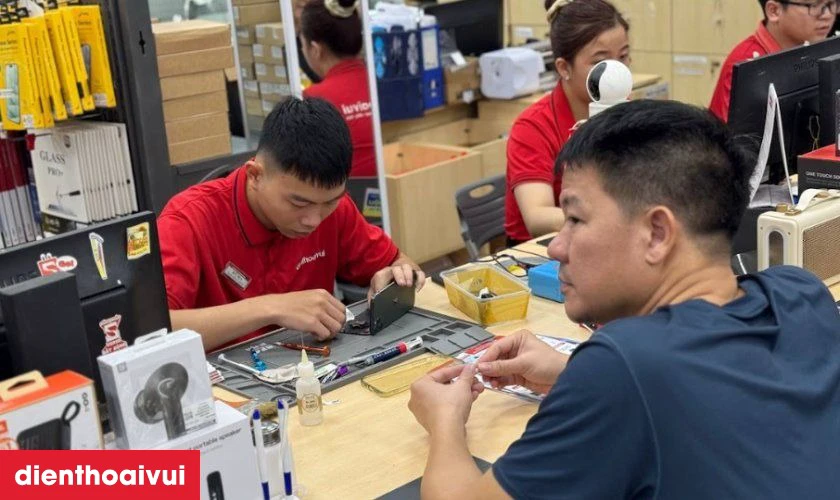 Quy trình thay màn hình iPhone 15 Pro Max chính hãng GENA loại Ultra chuyên nghiệp