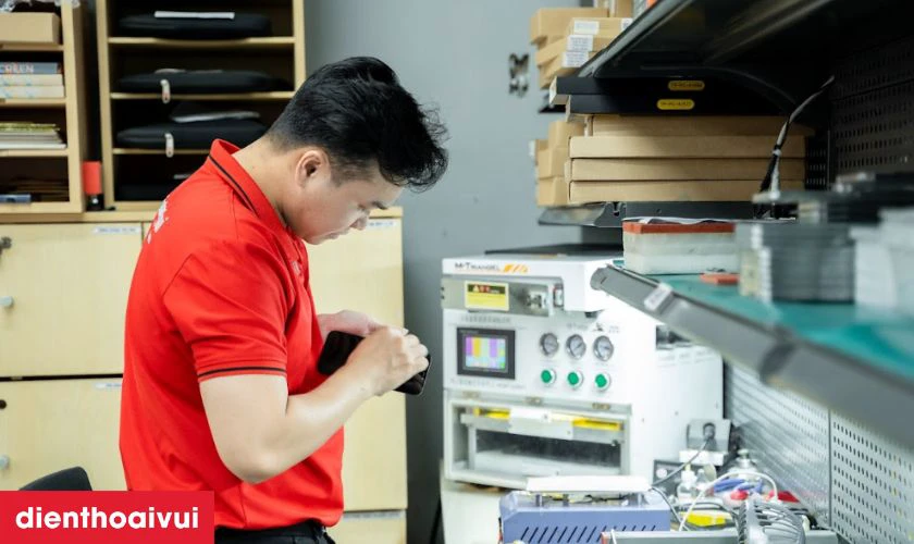 Địa chỉ thay m&agrave;n lấy liền tại Điện Thoại Vui