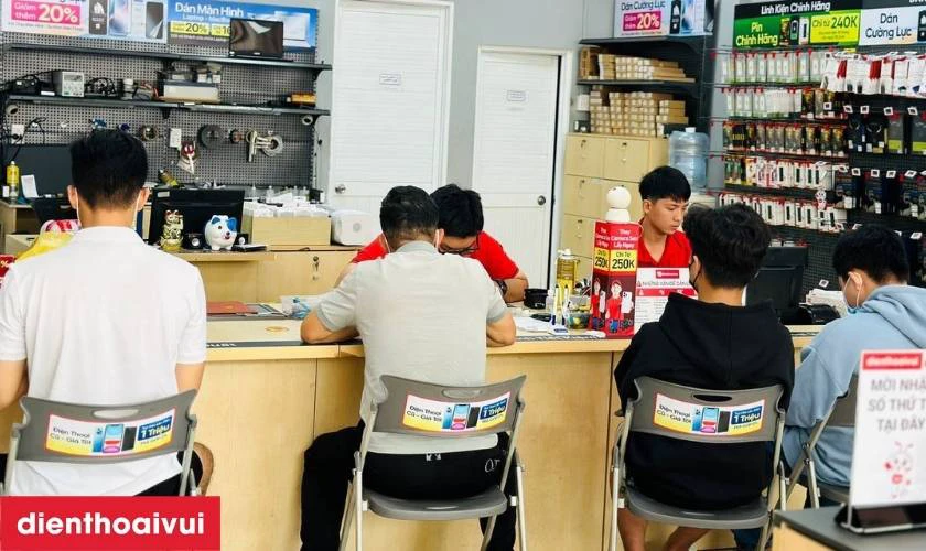Thay màn hình iPhone 16e chính hãng GENA loại Pro ở đâu uy tín, lấy liền tại TPHCM và Hà Nội