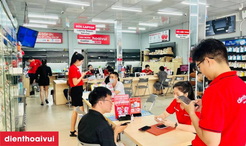 Quy tr&igrave;nh thay m&agrave;n h&igrave;nh iPhone 7 tại Điện Thoại Vui