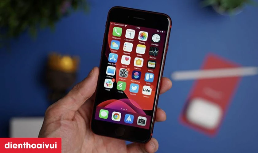 Ưu điểm khi thay m&agrave;n h&igrave;nh iPhone SE 2022 ch&iacute;nh h&atilde;ng GENA loại Pro
