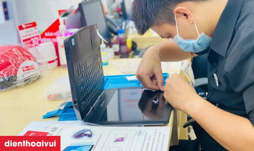 Quy trình thay màn hình laptop Asus TP410 giá tốt, lấy liền tại Điện Thoại Vui