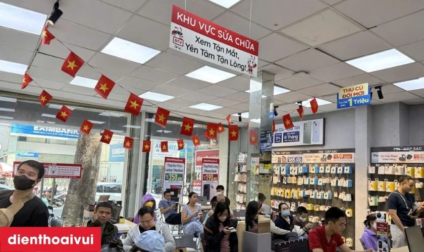 Sau khi thay xong, m&agrave;n h&igrave;nh sẽ được kiểm tra kỹ về hiển thị, m&agrave;u sắc v&agrave; độ ổn định