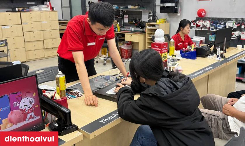Thay m&agrave;n h&igrave;nh laptop Asus UL30A ch&iacute;nh h&atilde;ng, gi&aacute; tốt tại Điện Thoại Vui
