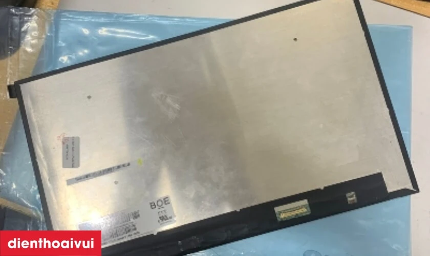 Dấu hiệu cần thay m&agrave;n h&igrave;nh laptop Asus Vivobook OLED 15 X1505