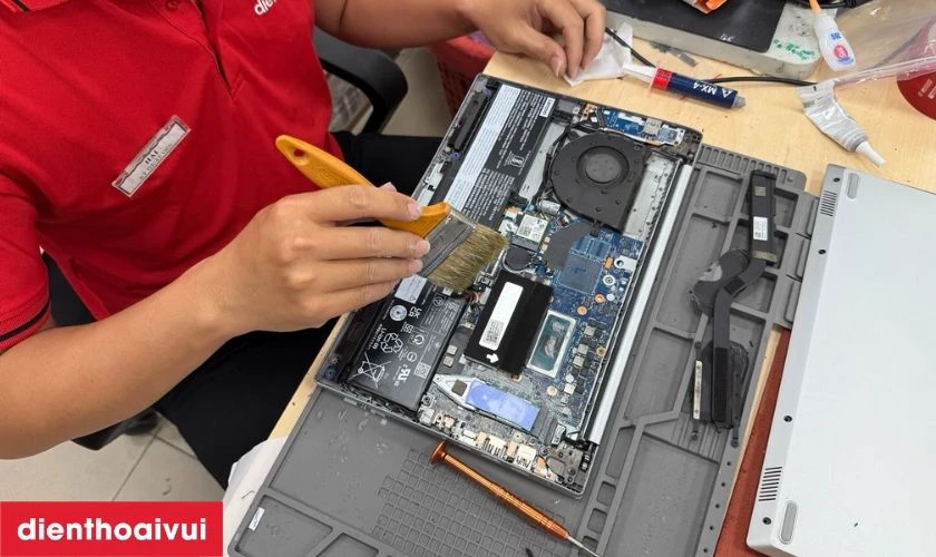 Quy trình thay màn hình laptop Asus VivoBook S500CA chuyên nghiệp