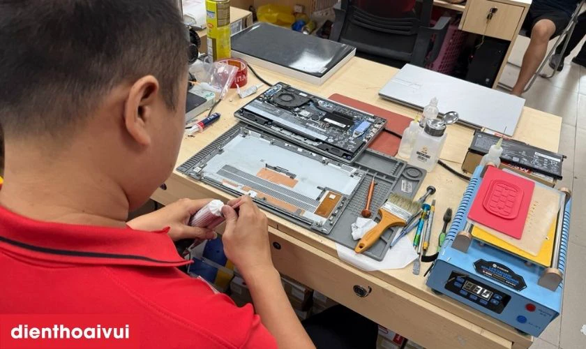 Quy tr&igrave;nh thay m&agrave;n h&igrave;nh laptop Asus X759YK chuy&ecirc;n nghiệp