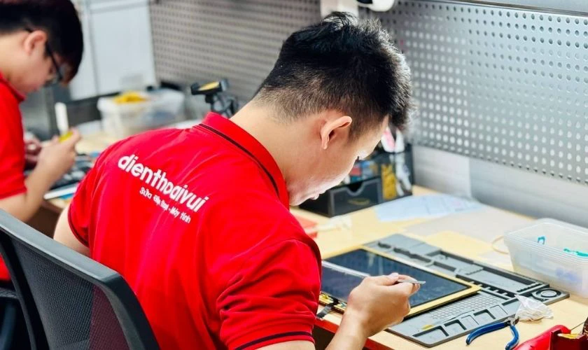Quy trình thay màn hình laptop Bình Dương tại Điện Thoại Vui