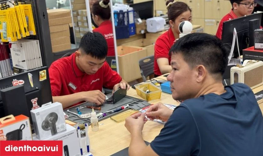 Quy tr&igrave;nh sửa chữa c&ocirc;ng khai, kh&aacute;ch h&agrave;ng c&oacute; thể theo d&otilde;i trực tiếp