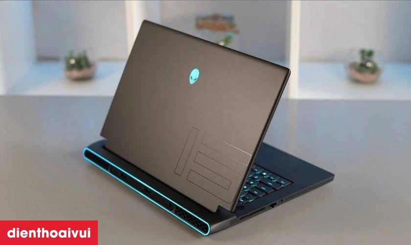 Dấu hiệu cần thay m&agrave;n h&igrave;nh laptop Dell Alienware M15 R6