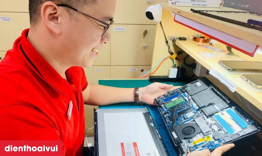 Quy tr&igrave;nh thay m&agrave;n h&igrave;nh laptop Dell Alienware M15 R6 chuy&ecirc;n nghiệp tại Điện Thoại Vui