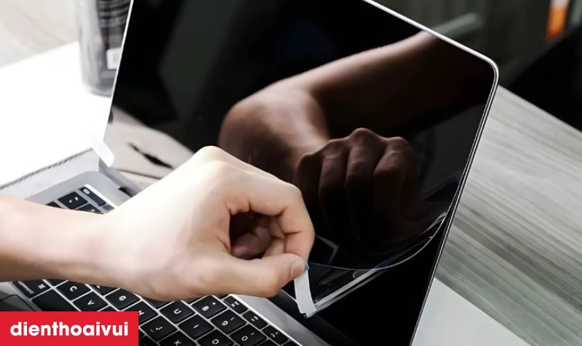Cách sử dụng và bảo quản màn hình sau thay