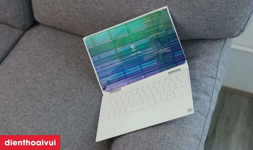 Dấu hiệu cần thay m&agrave;n h&igrave;nh laptop Dell Inspiron 13 7390 2-IN-1
