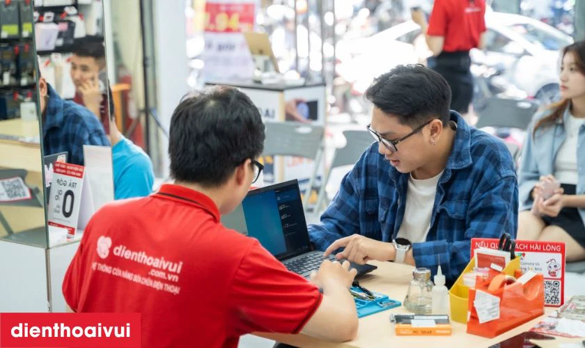 Quy tr&igrave;nh thay m&agrave;n h&igrave;nh laptop Dell Inspiron 15 5515