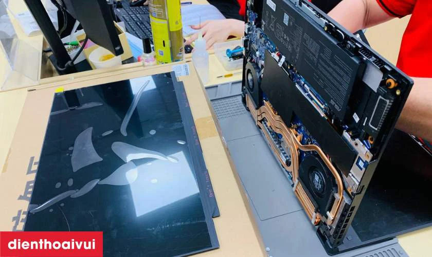 Kiểm tra, b&aacute;o gi&aacute;&nbsp;thay m&agrave;n h&igrave;nh laptop Dell Inspiron 15 5542