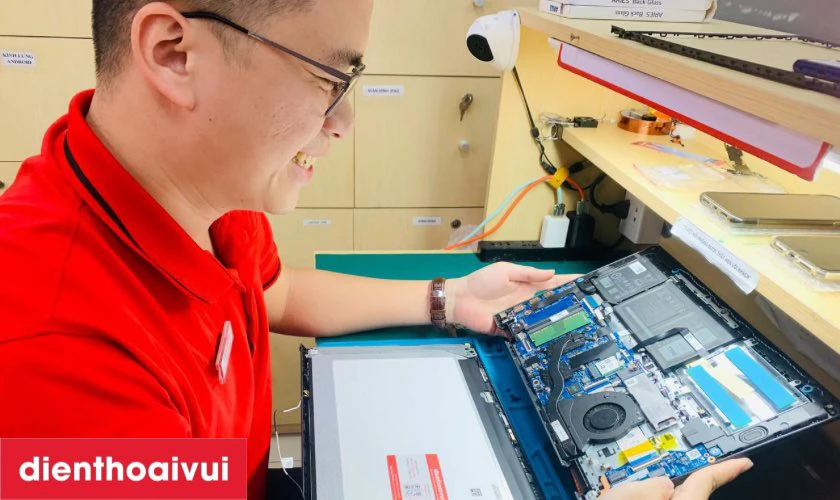 Thay màn hình laptop Dell Inspiron 15 5543 giá bao nhiêu?