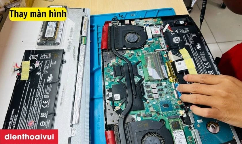 Quy trình thay màn hình laptop Dell Inspiron 15 7560