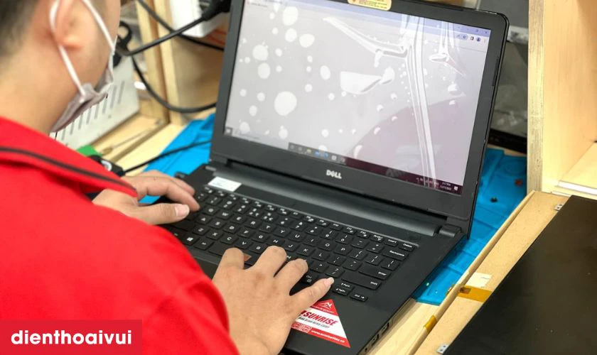 Khi nào cần thay màn hình laptop Dell Inspiron 15 7570