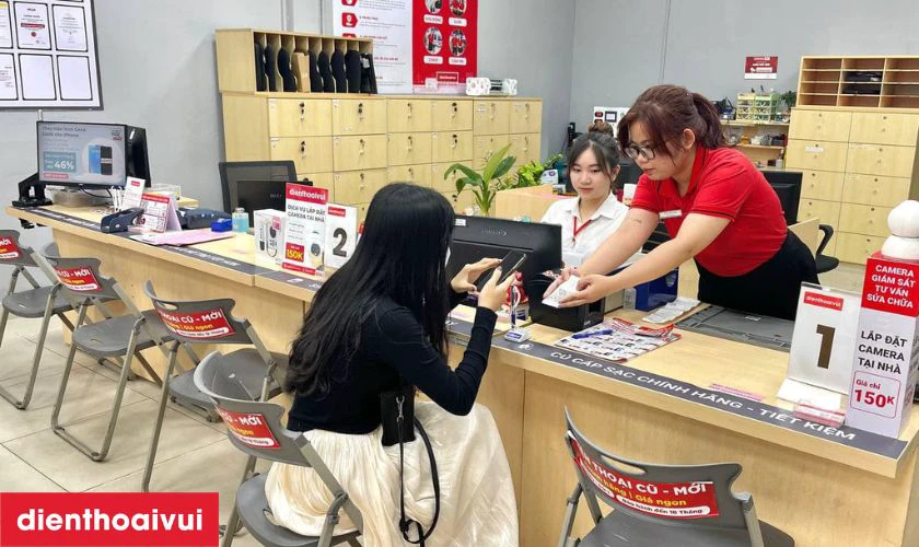 B&agrave;n giao lại máy v&agrave; ti&ecirc;́p nh&acirc;̣n thanh to&aacute;n