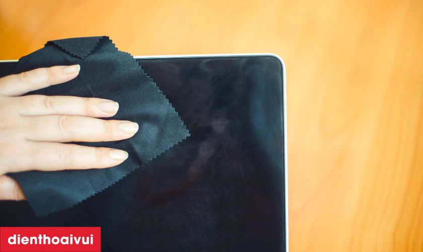 Kiểm tra lại laptop và hoàn thiện lắp ráp lại máy