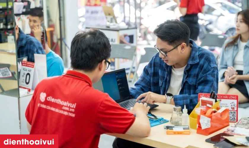 Thay m&agrave;n h&igrave;nh laptop Dell Inspiron 3537 GENA ch&iacute;nh h&atilde;ng, gi&aacute; tốt tại Điện Thoại Vui