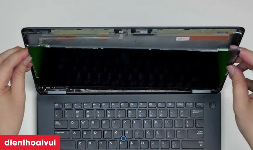 Nên sửa chữa hay thay màn hình laptop