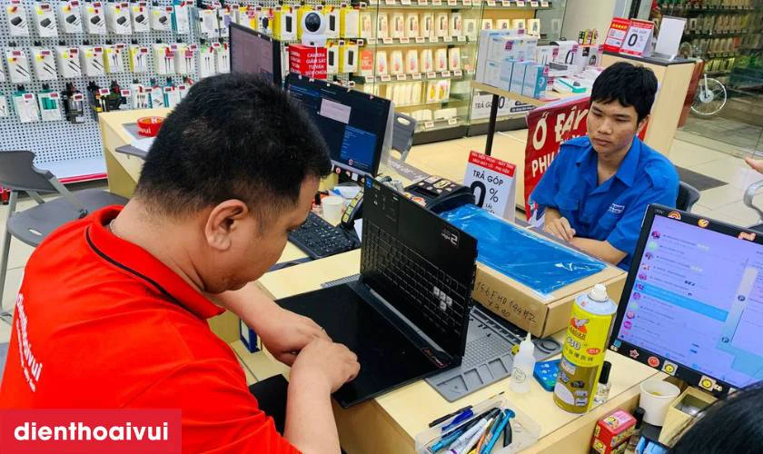 Thực hiện thay màn hình laptop Dell
