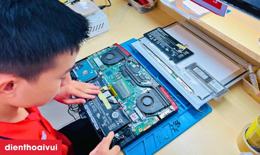 Quy tr&igrave;nh thay m&agrave;n h&igrave;nh laptop Dell Latitude 13 7330