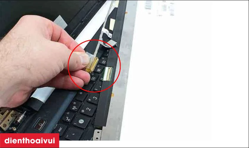 Sửa chữa m&agrave;n h&igrave;nh laptop Dell Latitude ph&ugrave; hợp khi gặp lỗi nhỏ