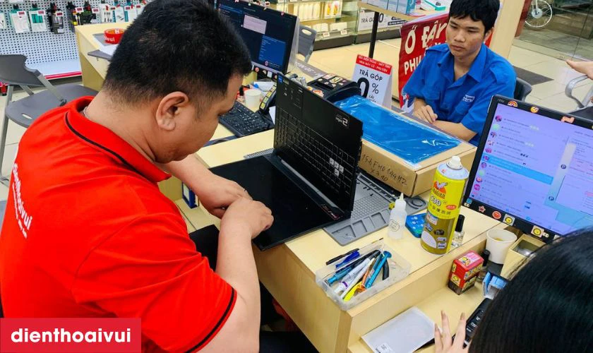 Kỹ thuật viên sẽ kiểm tra toàn bộ thiết bị để xác định nguyên nhân hỏng