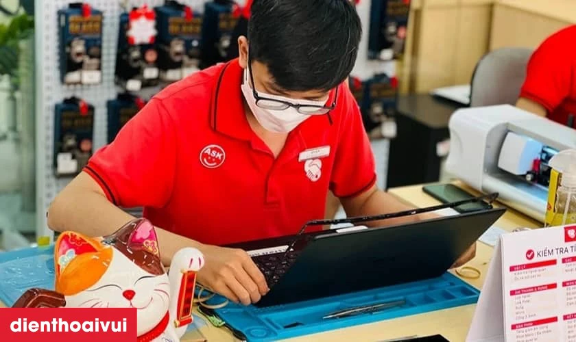 Quy tr&igrave;nh thay m&agrave;n h&igrave;nh laptop Dell Precision 15 5750
