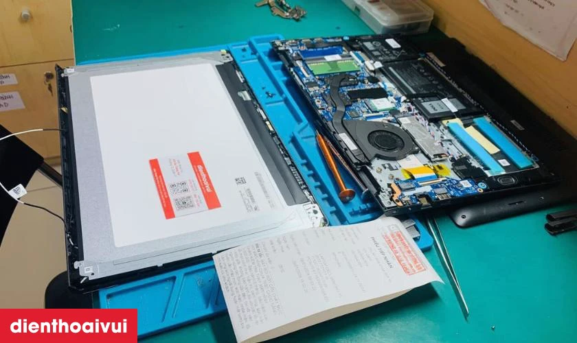 Quy tr&igrave;nh thay mới m&agrave;n h&igrave;nh laptop Dell Precision 15 M2400