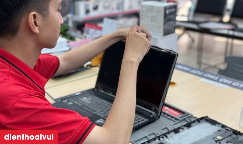 Quy tr&igrave;nh thay m&agrave;n h&igrave;nh laptop Dell Precision 17 7670