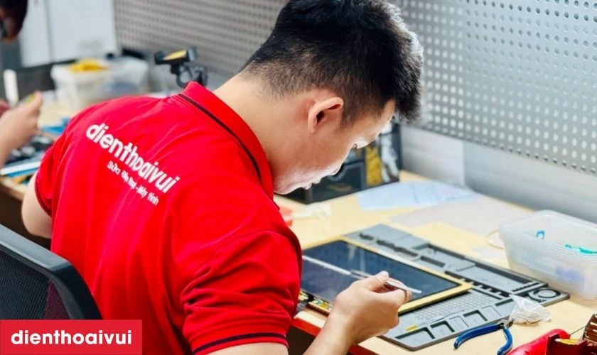 Quy tr&igrave;nh thay m&agrave;n h&igrave;nh laptop Dell Vostro 14 3459 chuy&ecirc;n nghiệp Tại Điện Thoại Vui