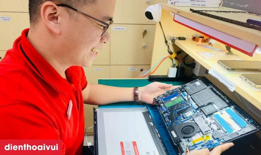 Quy tr&igrave;nh thay m&agrave;n h&igrave;nh laptop Dell Vostro 14 3491 chuy&ecirc;n nghiệp tại Điện Thoại Vui