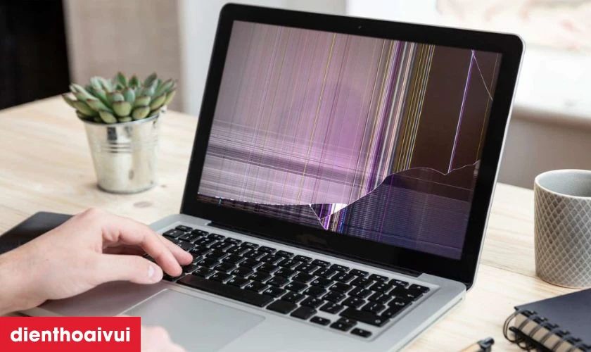 Laptop Dell bị hỏng m&agrave;n h&igrave;nh &ndash; n&ecirc;n sửa hay thay mới?