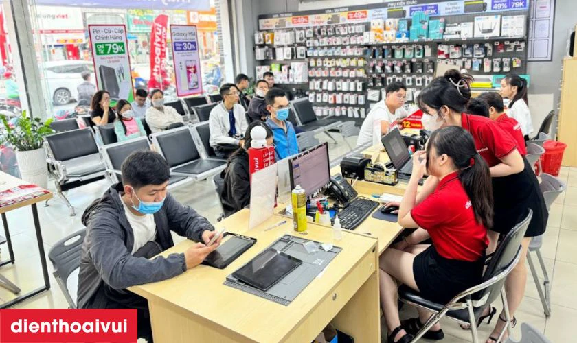 Thay m&agrave;n h&igrave;nh laptop Dell XPS 13 gi&aacute; tốt, uy t&iacute;n tại Điện Thoại Vui