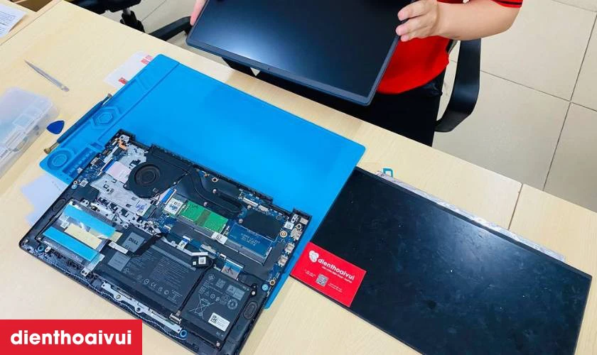 Nên sửa chữa hay thay màn hình laptop Dell XPS 17 9710 mới