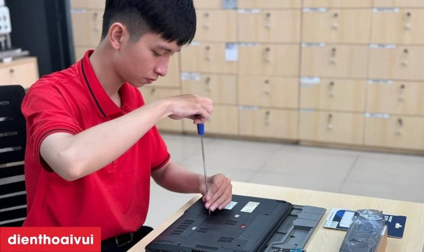 Quy tr&igrave;nh thay m&agrave;n h&igrave;nh laptop Dell XPS 17 9730 tại Điện Thoại Vui