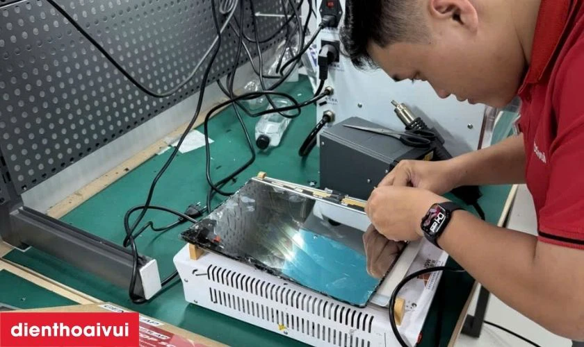 C&aacute;c bước thay m&agrave;n h&igrave;nh laptop Dell XPS L421 chuy&ecirc;n nghiệp tại Điện Thoại Vui