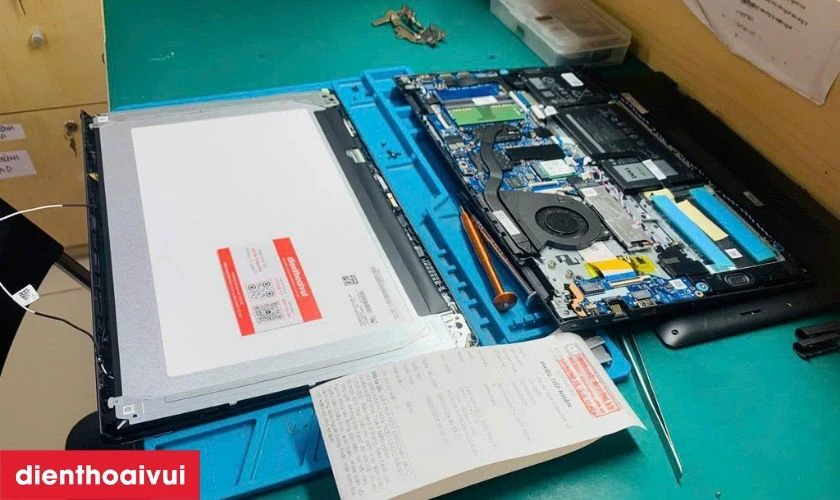 Sau khi thay xong, m&agrave;n h&igrave;nh được kiểm tra kỹ về độ s&aacute;ng, m&agrave;u sắc