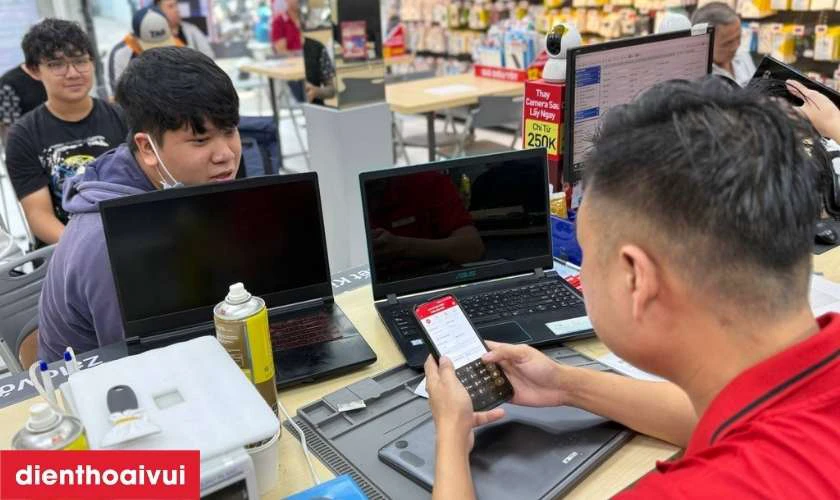 Quy tr&igrave;nh thay m&agrave;n h&igrave;nh laptop HP DV4 chuy&ecirc;n nghiệp tại Điện Thoại Vui