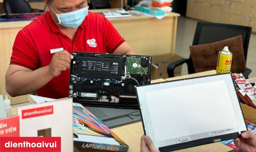 Quy tr&igrave;nh thay m&agrave;n h&igrave;nh laptop HP Elitebook 8460P chuy&ecirc;n nghiệp tại Điện Thoại Vui