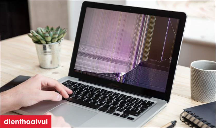 Dấu hiệu cần thay m&agrave;n h&igrave;nh HP Elitebook 8470P
