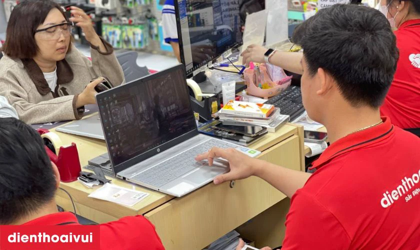 Quy tr&igrave;nh thay m&agrave;n h&igrave;nh HP Envy 13 tại Điện Thoại Vui