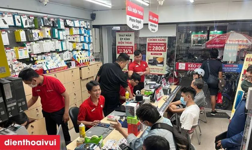 Quy trình thay màn hình laptop HP Envy 13 AD074TU chuyên nghiệp Tại Điện Thoại Vui