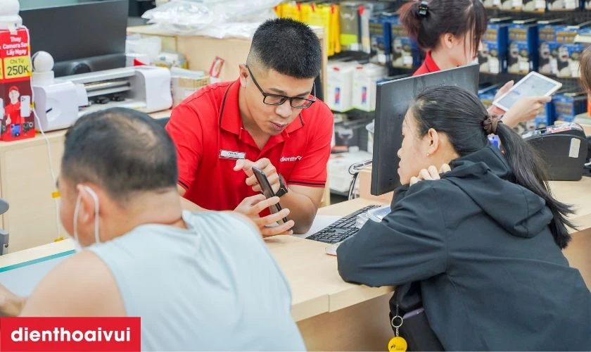 Quy tr&igrave;nh thay m&agrave;n h&igrave;nh laptop HP HV02XL lấy liền tại Điện Thoại Vui