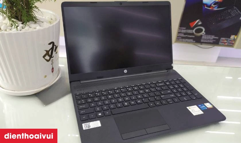 Dấu hiệu cần thay m&agrave;n h&igrave;nh laptop HP Pavilion 16 AB0010NR
