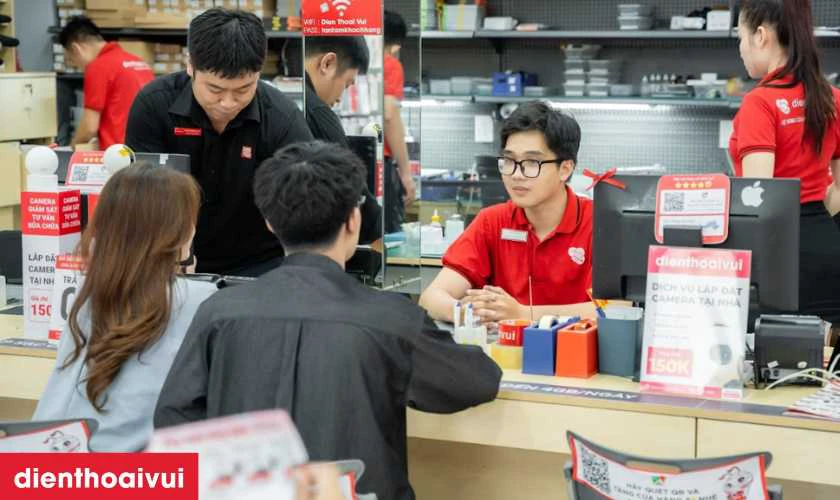 Quy tr&igrave;nh m&agrave;n h&igrave;nh laptop HP Pavilion 17 AB000 chuy&ecirc;n nghiệp tại Điện Thoại Vui