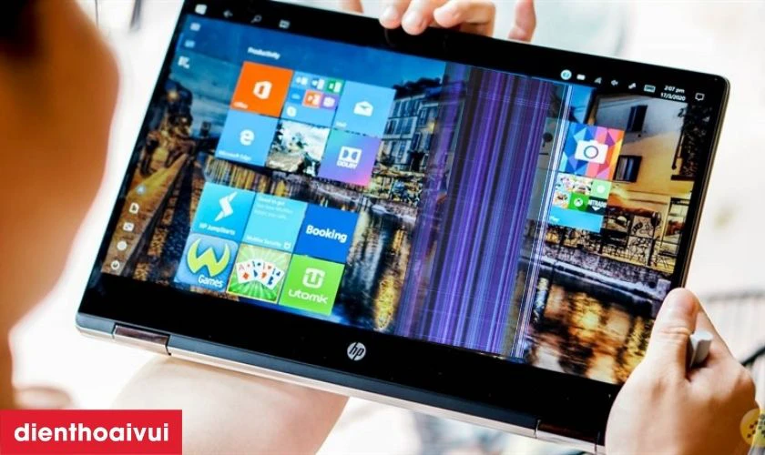 Dấu hiệu cần thay m&agrave;n h&igrave;nh laptop HP Pavilion X360 15 CR0010NR